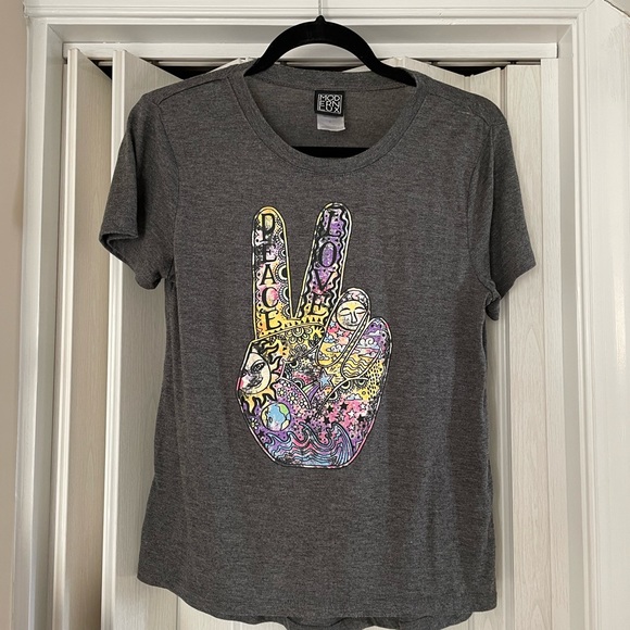 Modern Lux Peace Sign Graphic T Shirt - Picture 2 of 6